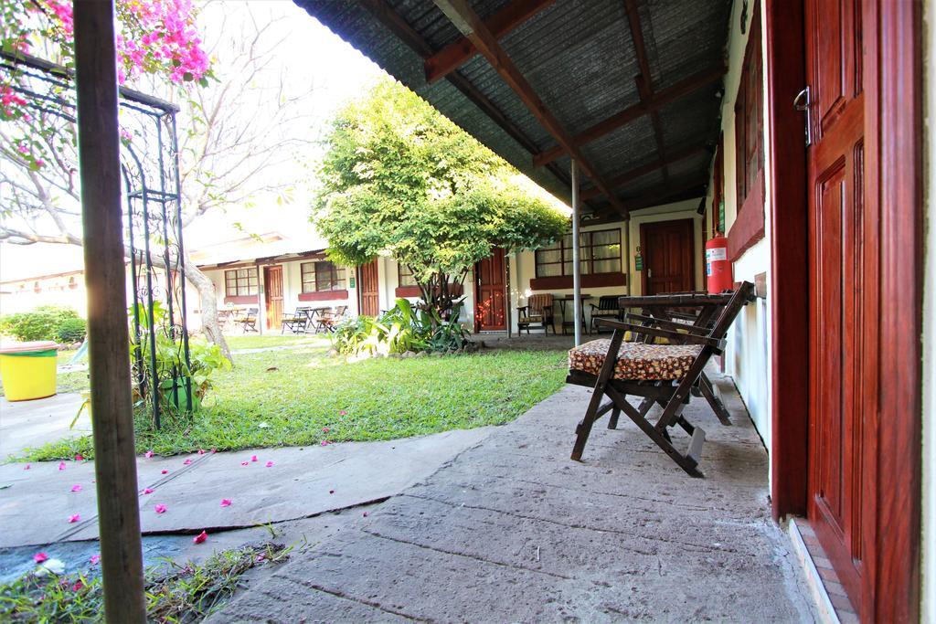 Zigzag Town Lodge Livingstone Bagian luar foto