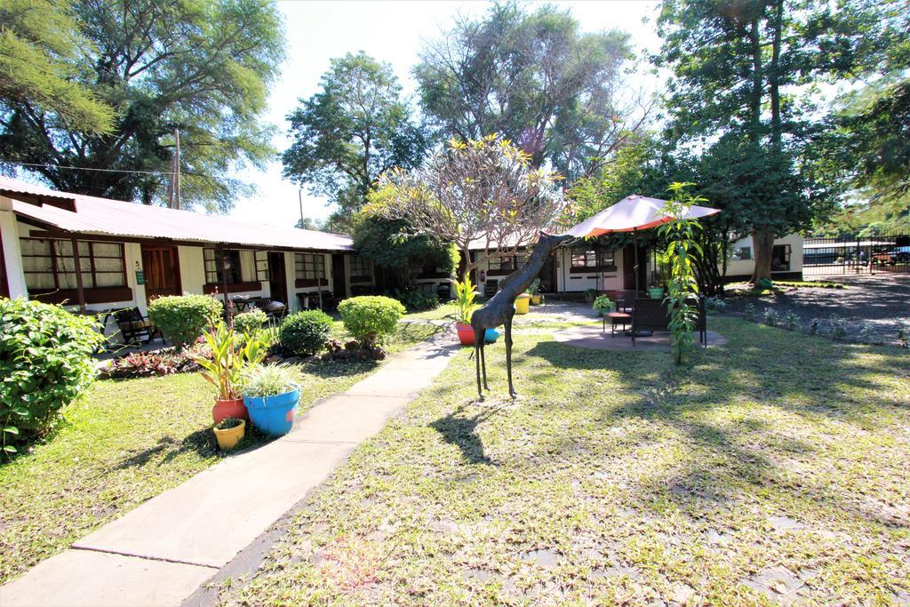 Zigzag Town Lodge Livingstone Bagian luar foto