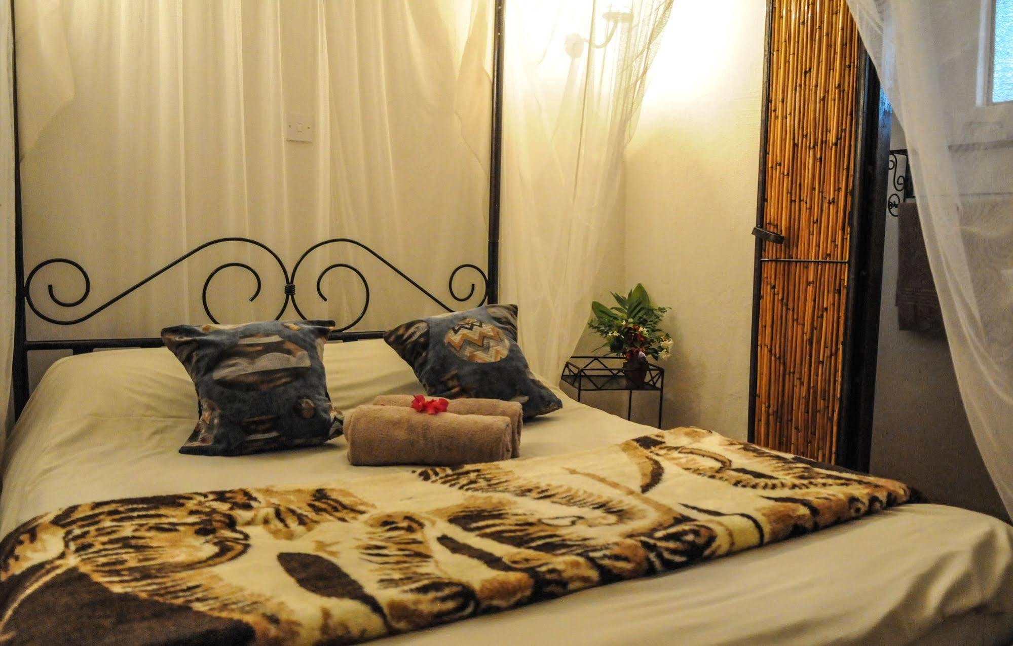 Zigzag Town Lodge Livingstone Bagian luar foto