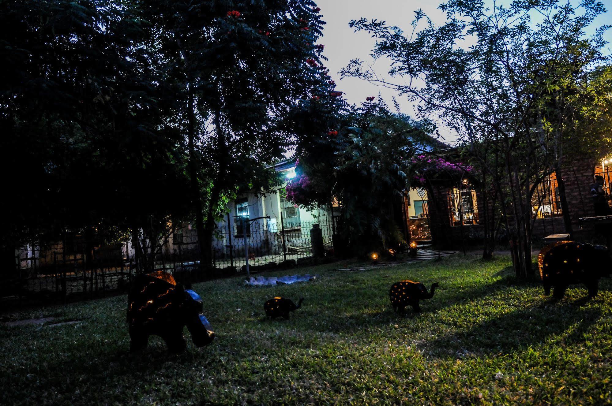Zigzag Town Lodge Livingstone Bagian luar foto